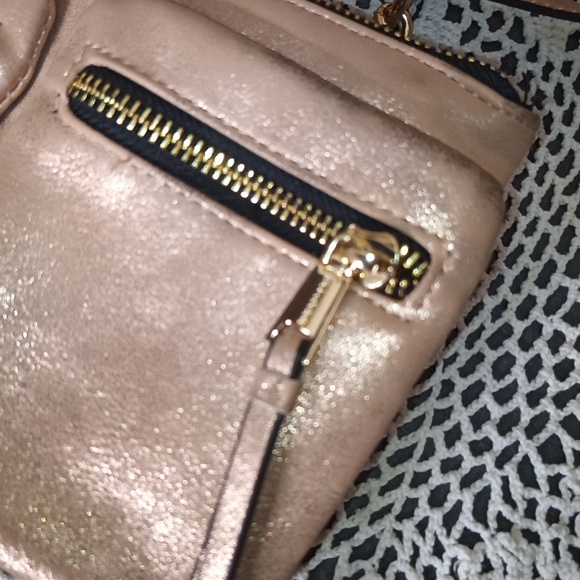 Juicy Couture Rose Gold-Gold Hardware Crossbody Bag Purse - Roomy A Must… - Picture 8 of 8